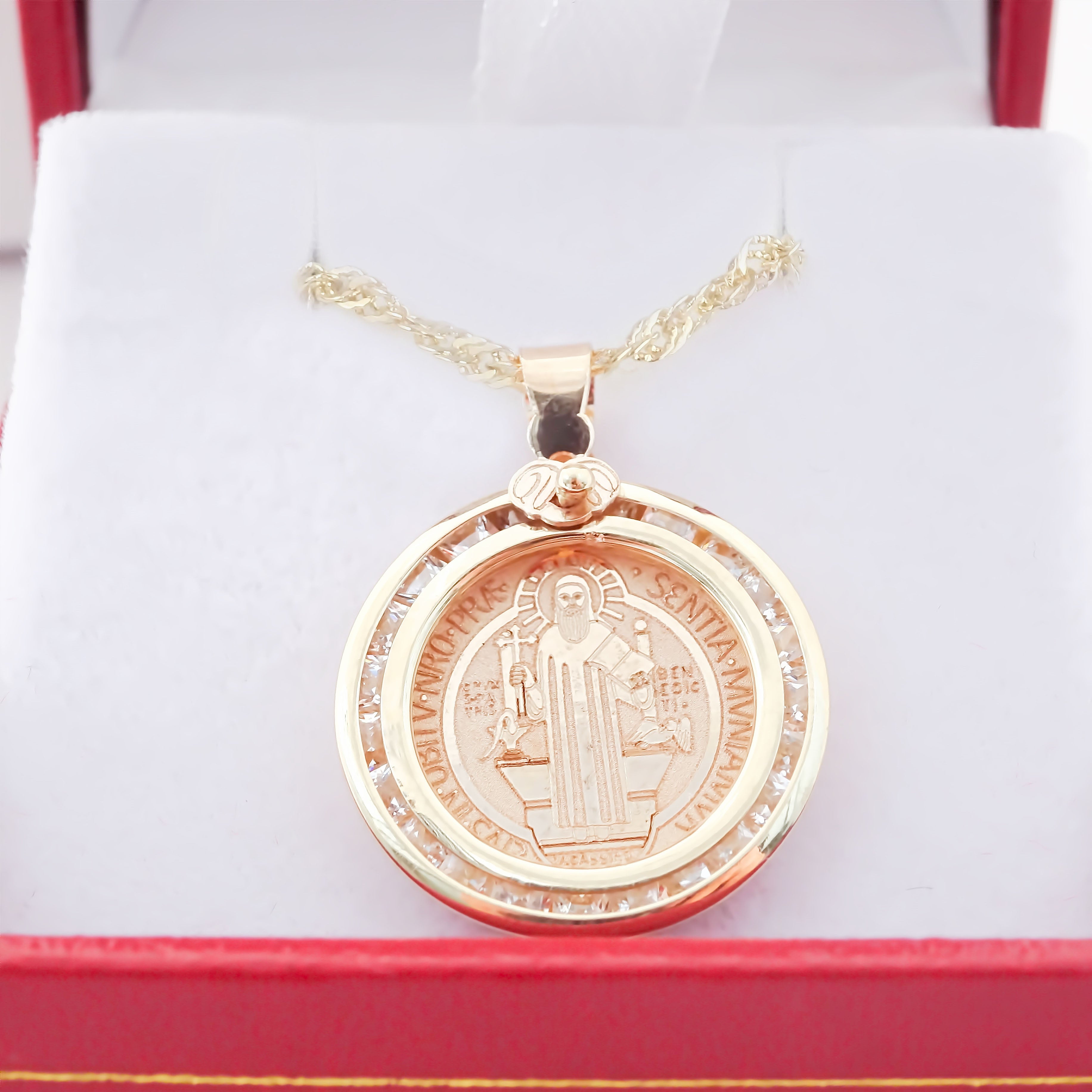 Amor Eterno - Dije Medalla San Benito Oro 10k +Cadena de Regalo