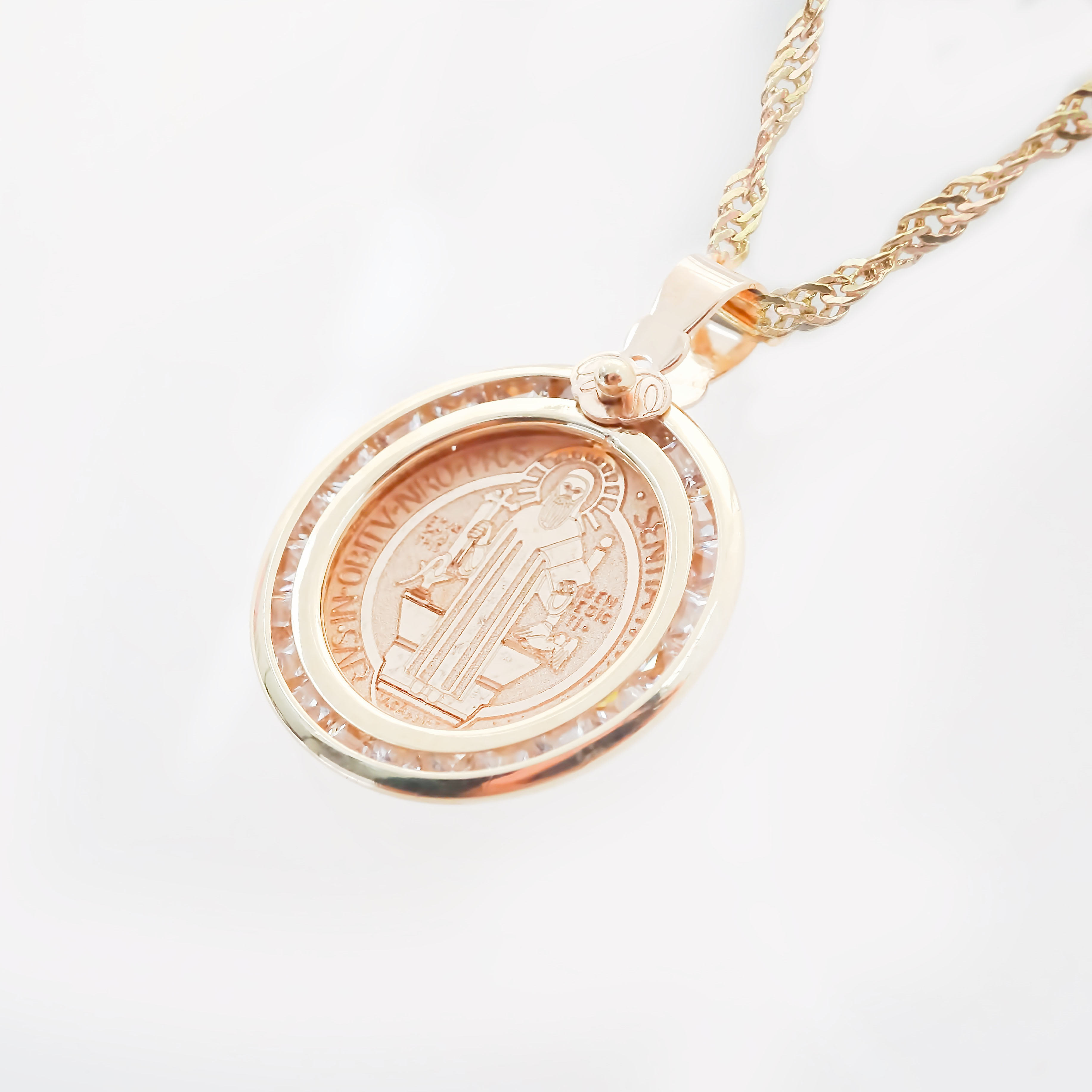 Amor Eterno - Dije Medalla San Benito Oro 10k +Cadena de Regalo