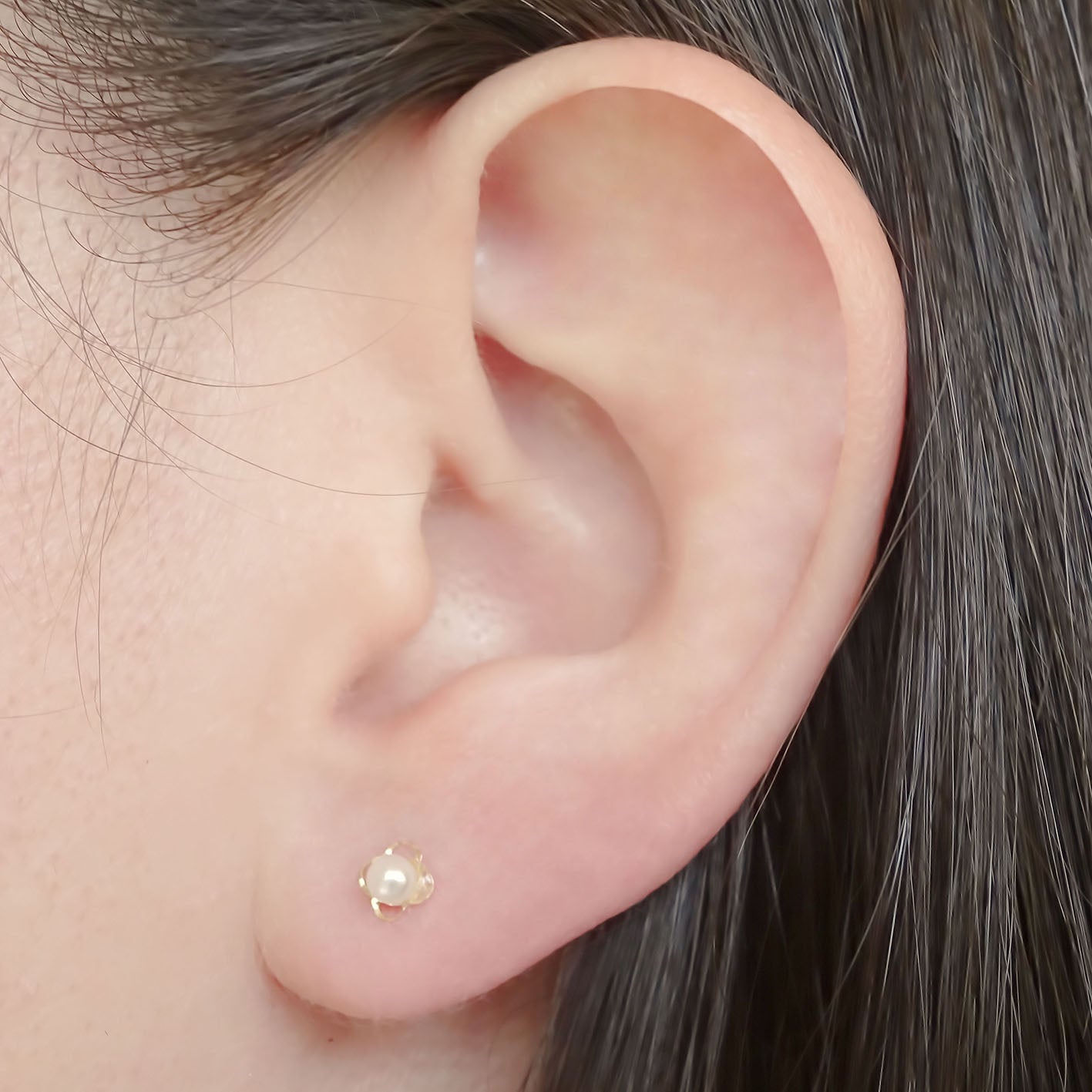 Amor Eterno - Broqueles Perla Flor Bebé / Aretes / Oro 10k