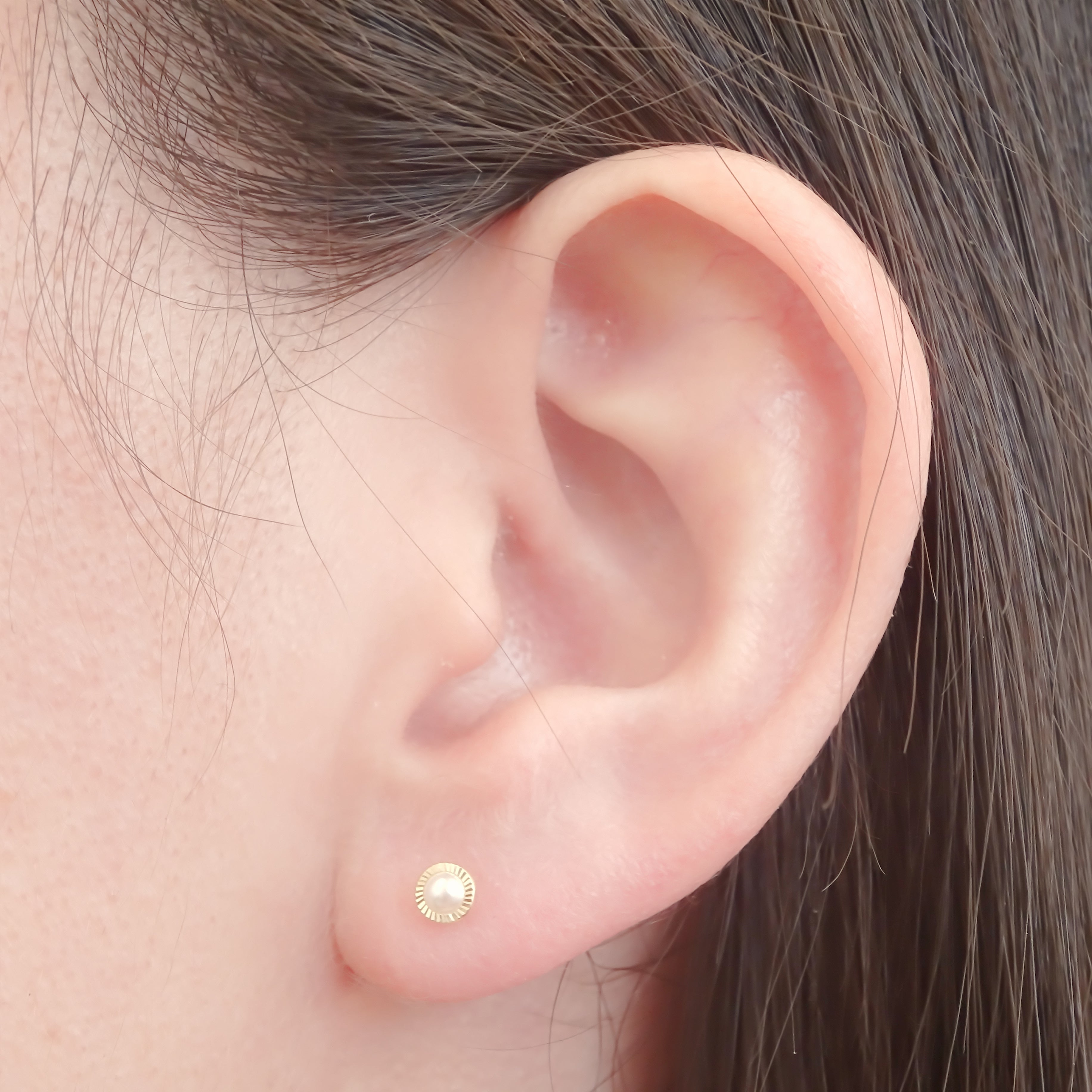 Amor Eterno - Broqueles Perla Facetada Mini Aretes Oro 10k
