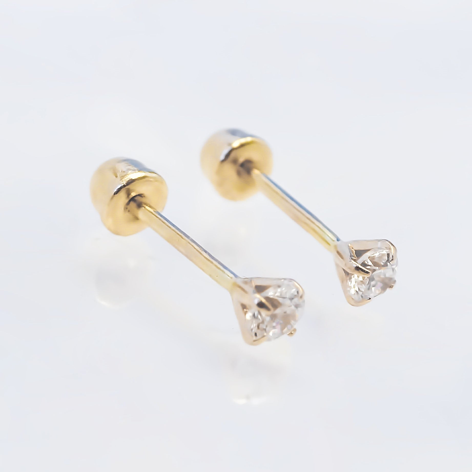 Amor Eterno - Broqueles Diamante Natural 0.06cts Oro 14k / Amarillo