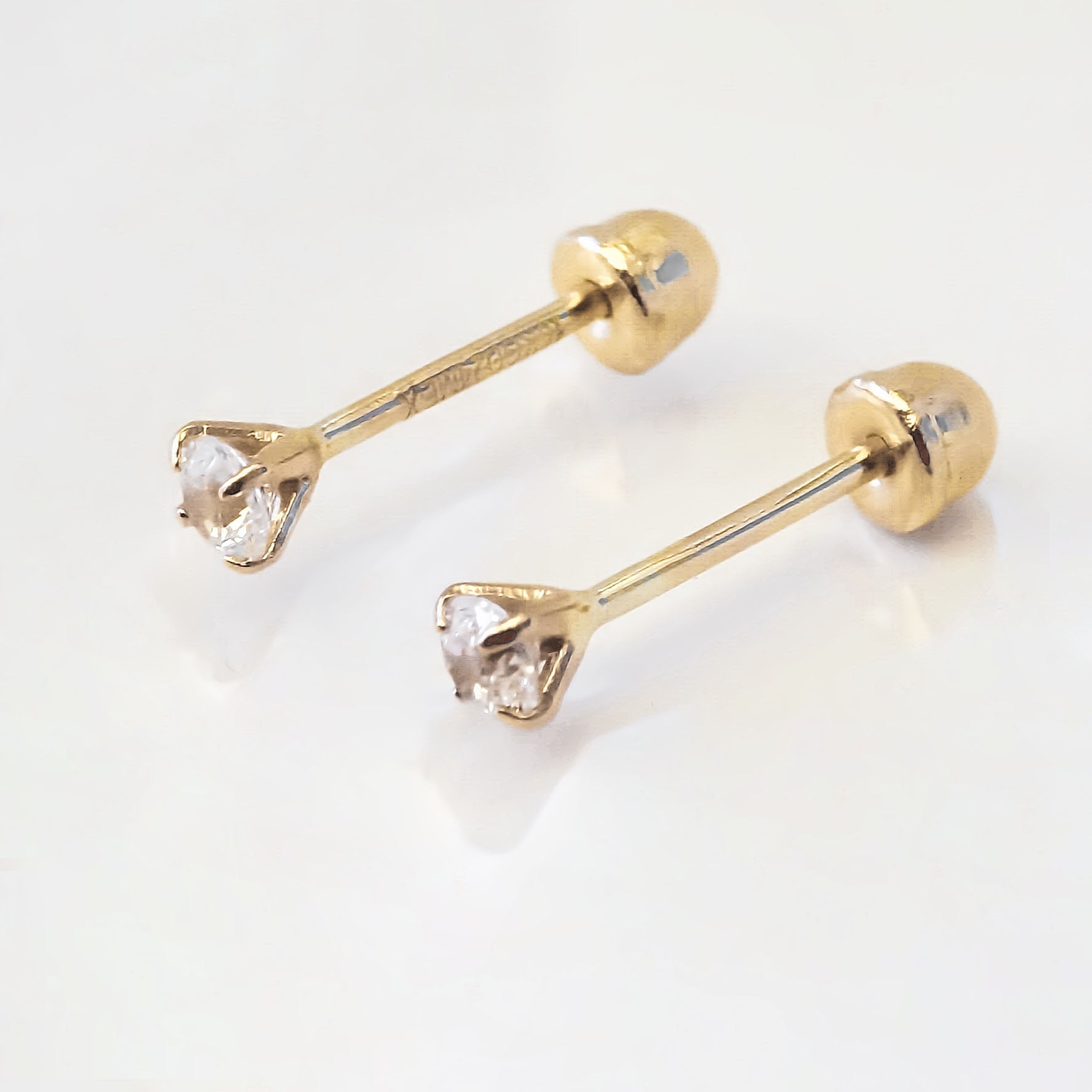 Amor Eterno - Broqueles Diamante Natural 0.06cts Oro 14k / Amarillo
