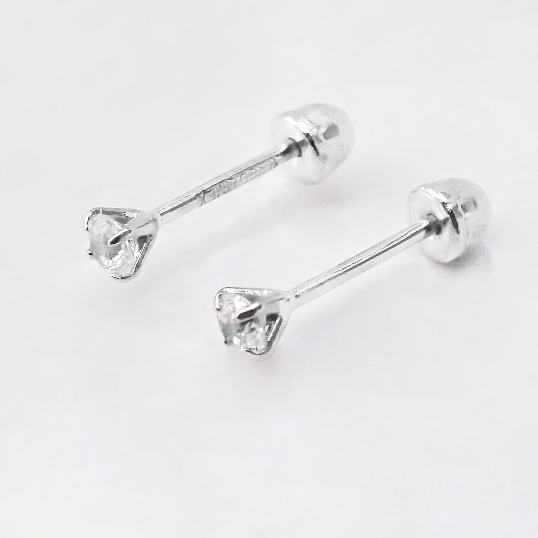 Amor Eterno - Broqueles Diamante Natural 0.06cts Oro 14k / Blanco