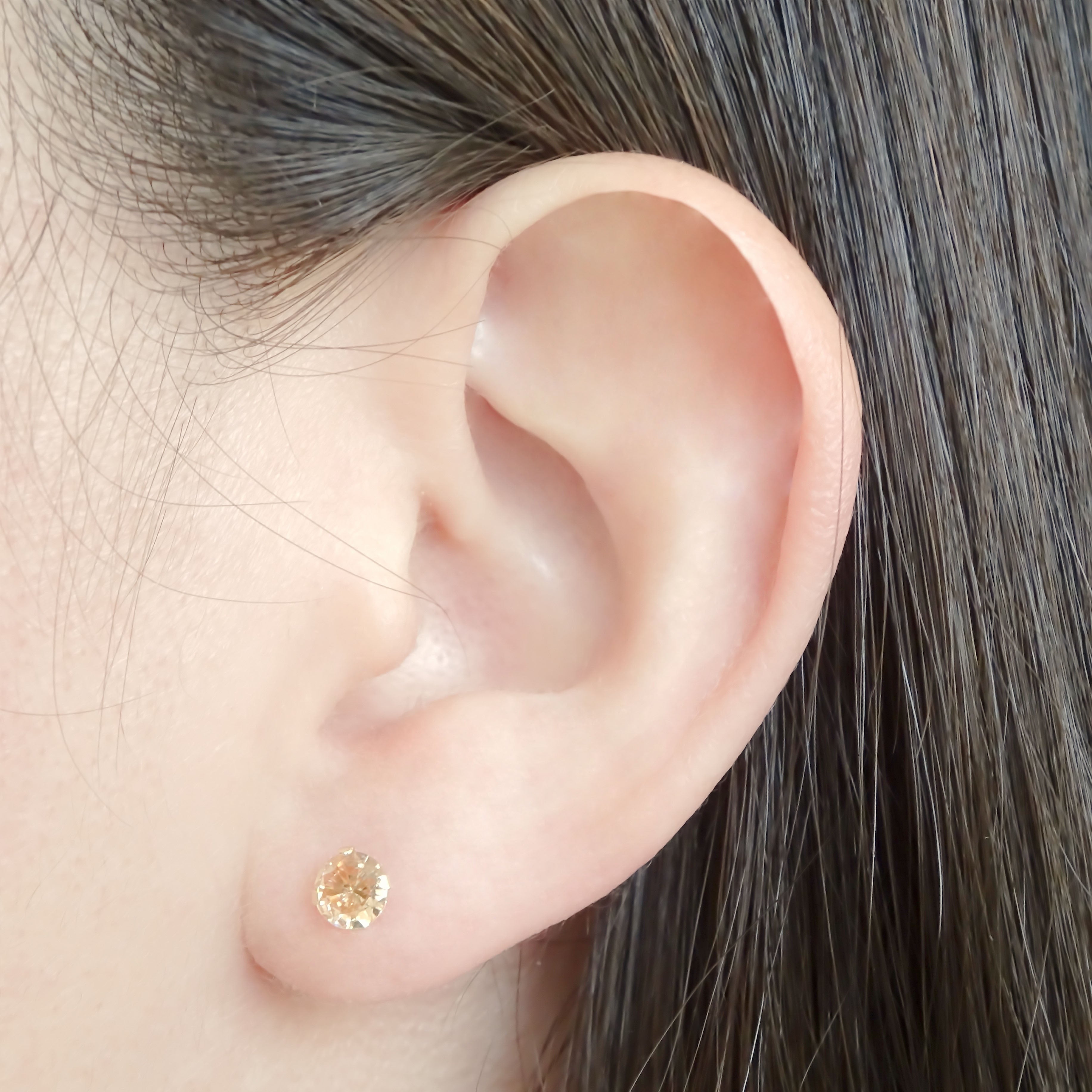 Amor Eterno - Broqueles Recto 5mm / Aretes / Oro 10k