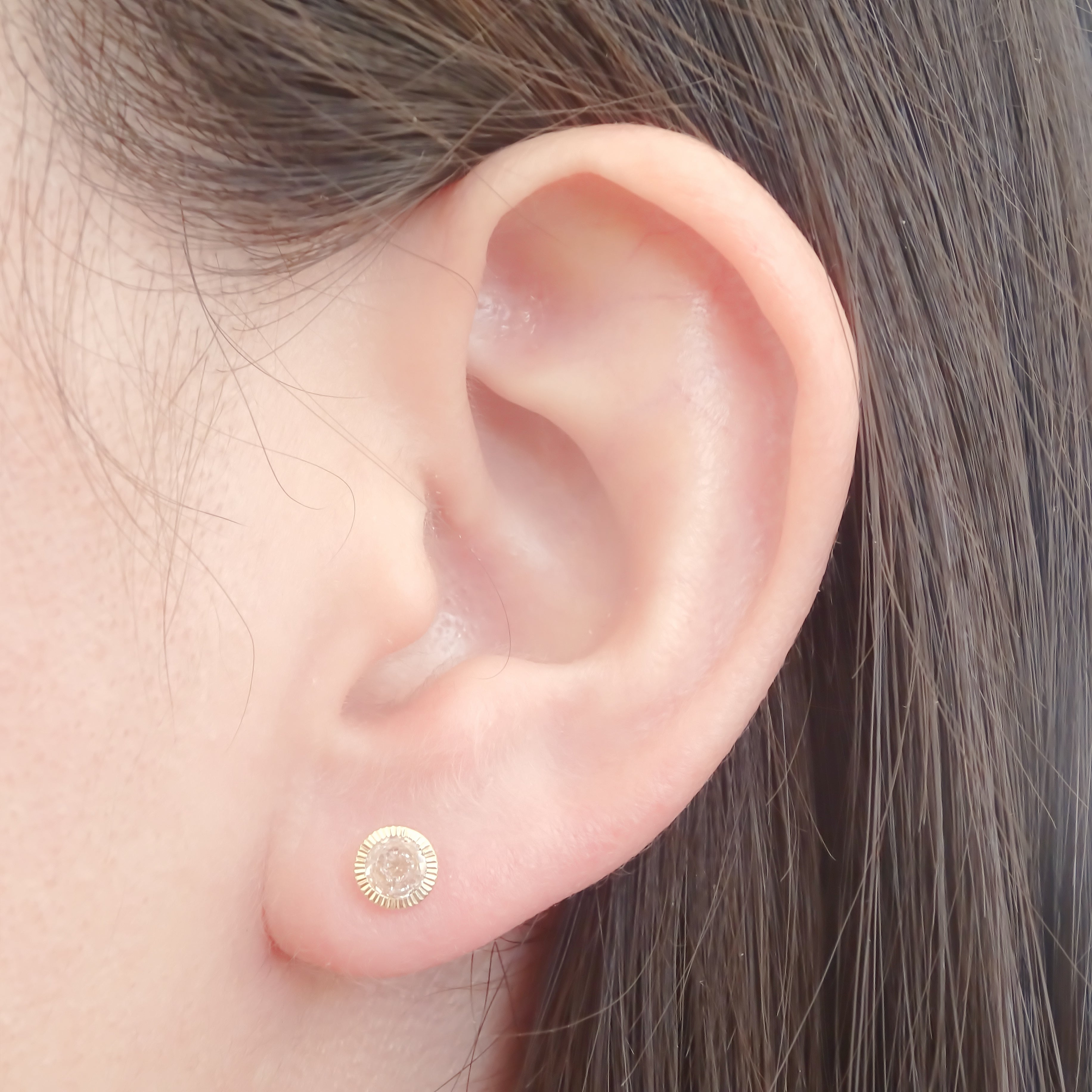 Amor Eterno - Broqueles Recto Facetado Grande Aretes Oro 10k