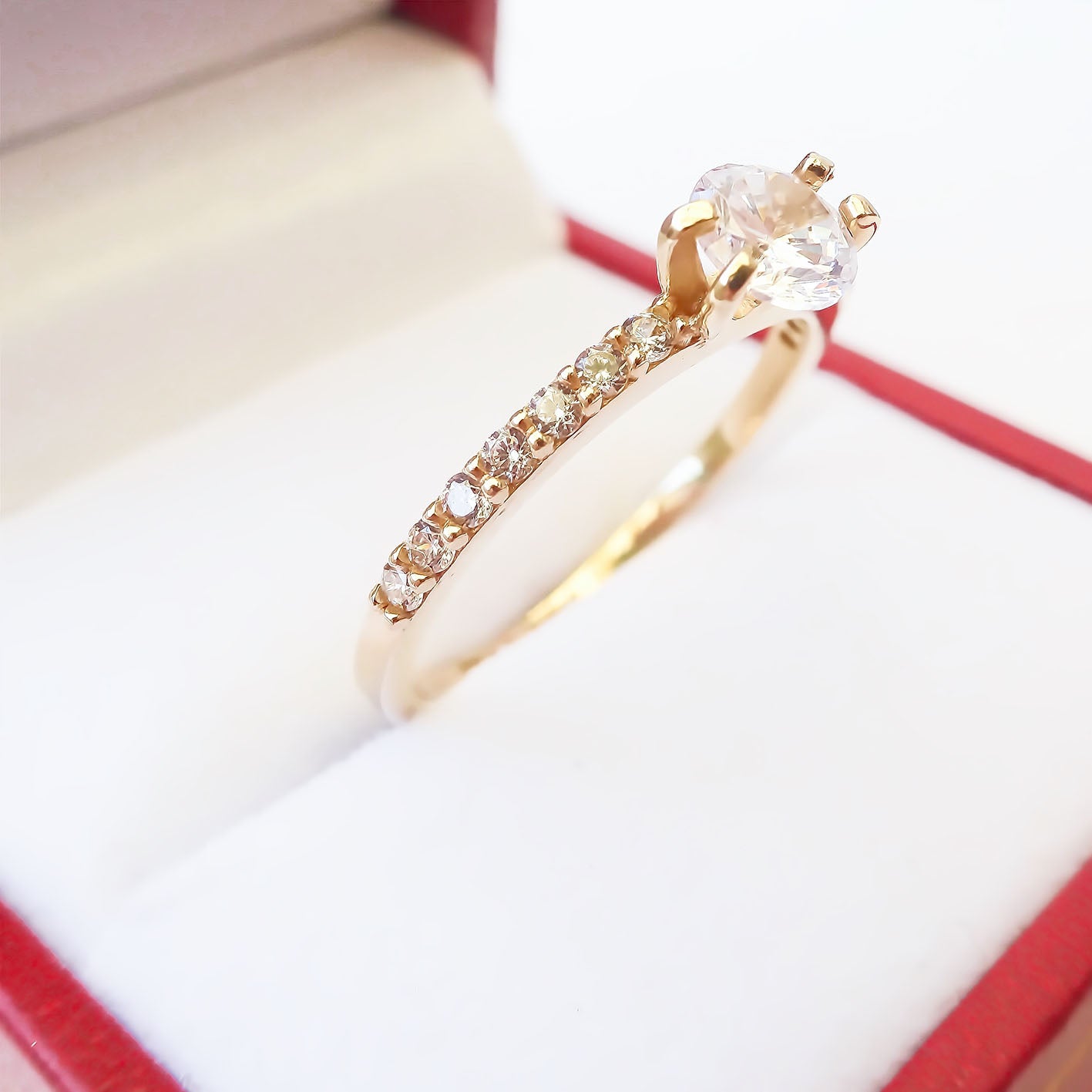 Amor Eterno - Anillo Solitario Romina / Oro Sólido 14k / Amarillo