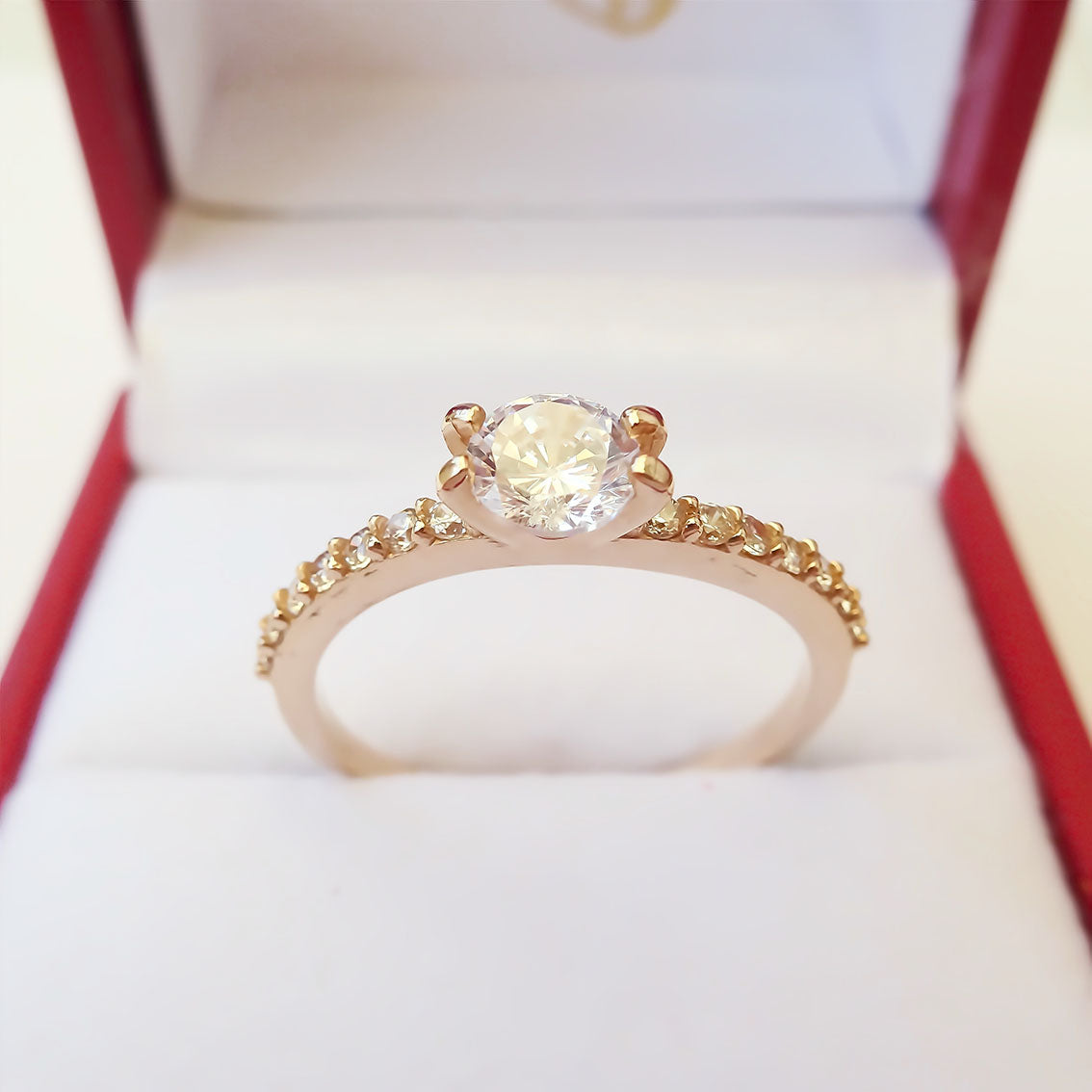 Amor Eterno - Anillo Solitario Romina / Oro Sólido 14k / Amarillo