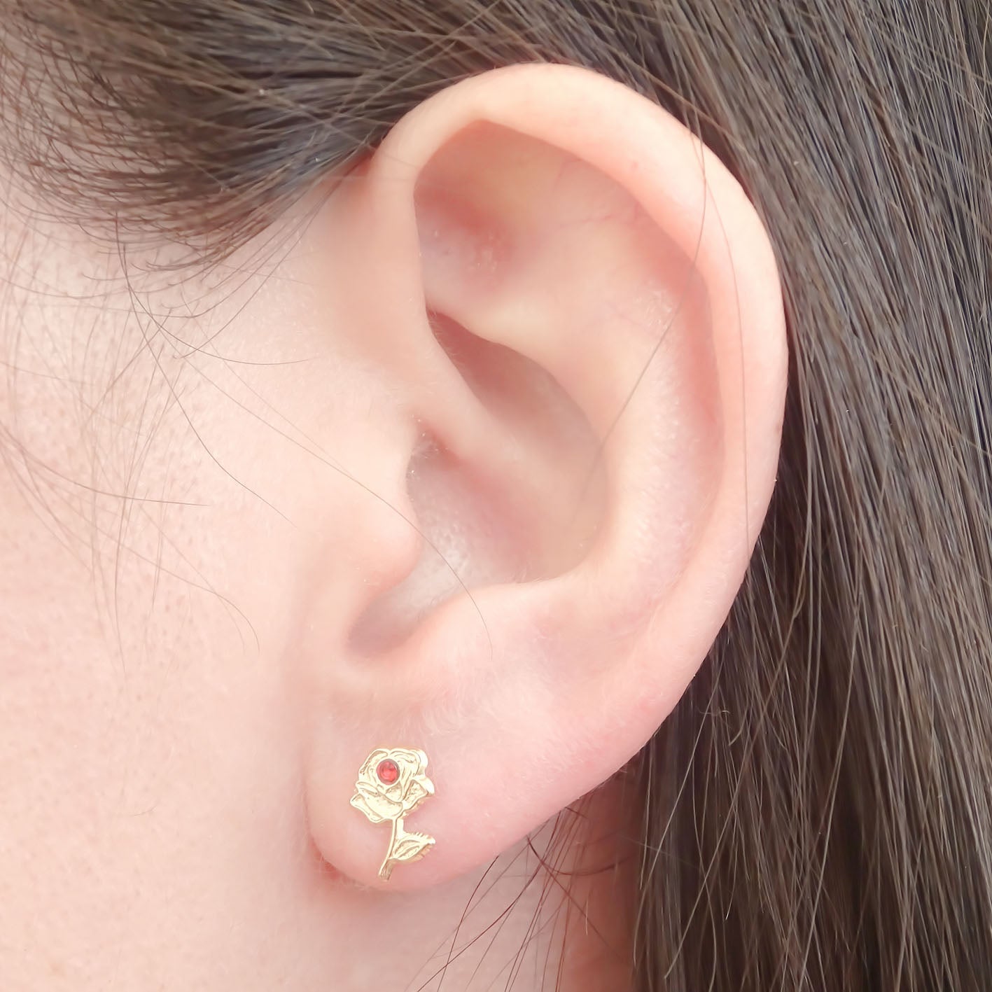 Amor Eterno - Broquel Rosa La Bella Y La Bestia Aretes Oro 10k
