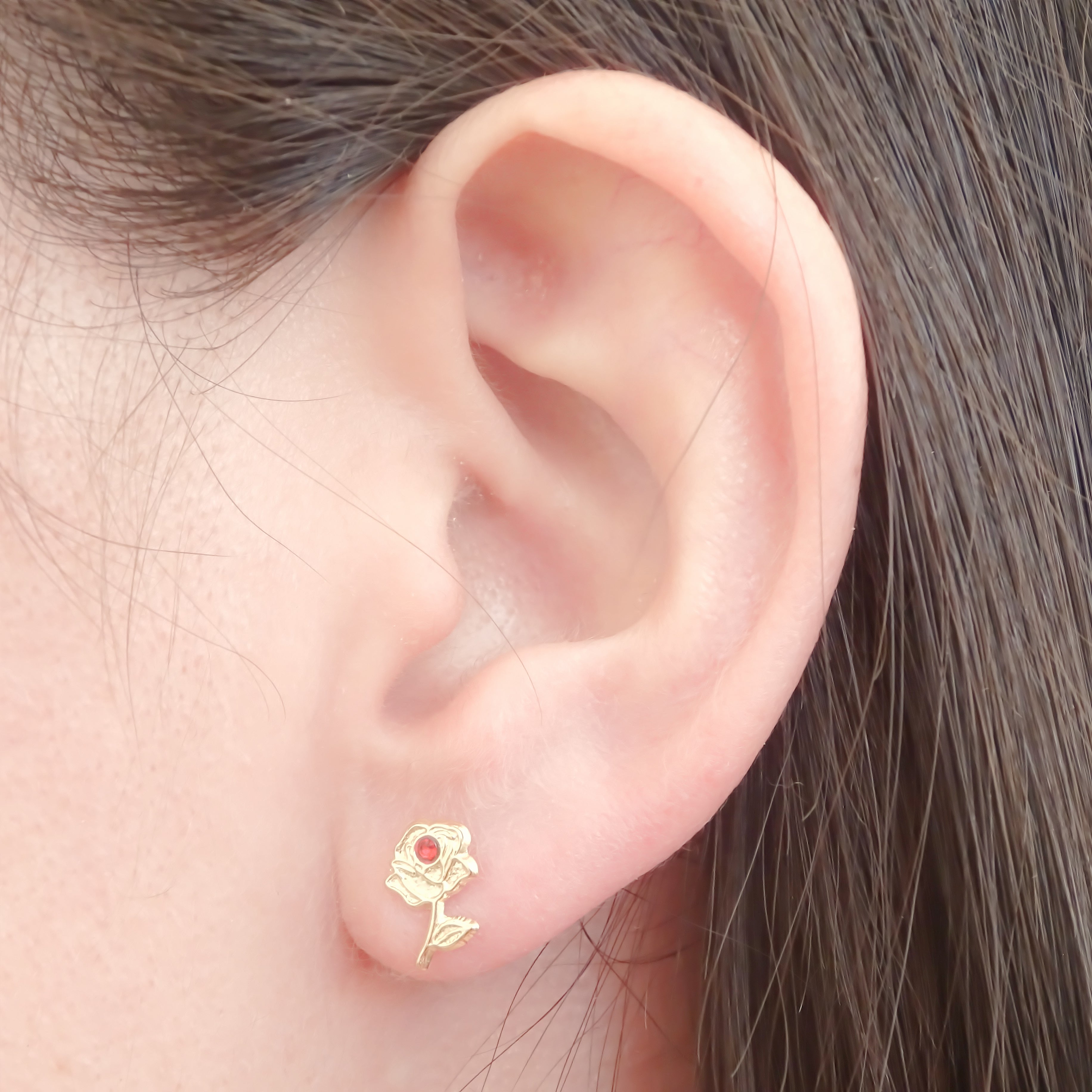 Amor Eterno - Broquel Rosa La Bella Y La Bestia Aretes Oro 10k