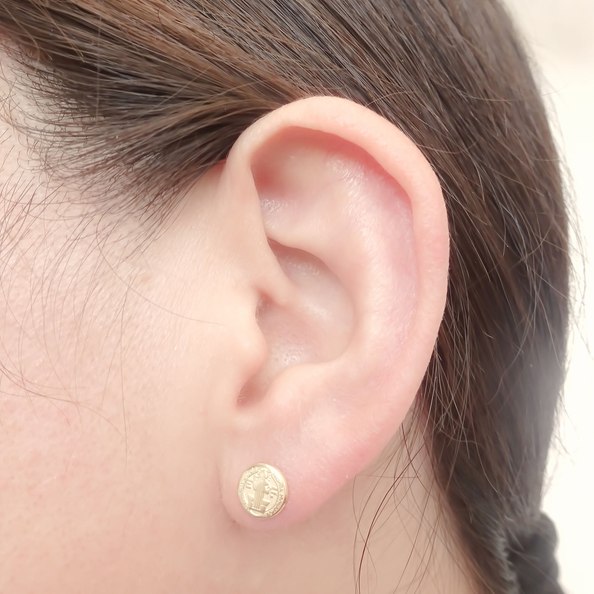 Amor Eterno - Broqueles Botón San Benito / Aretes / Oro 10k