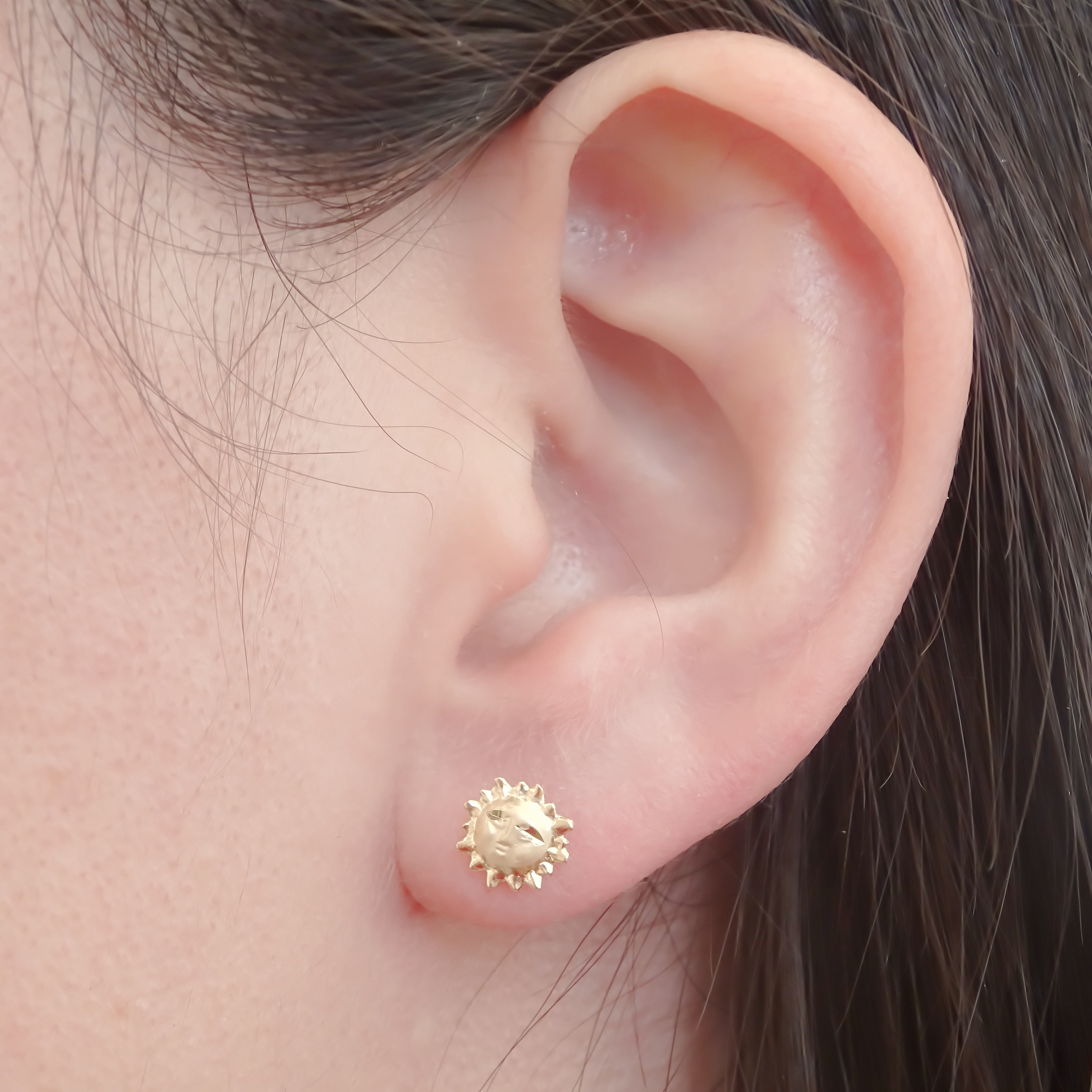 Amor Eterno - Broqueles / Aretes Sol Bebé / Oro 10k