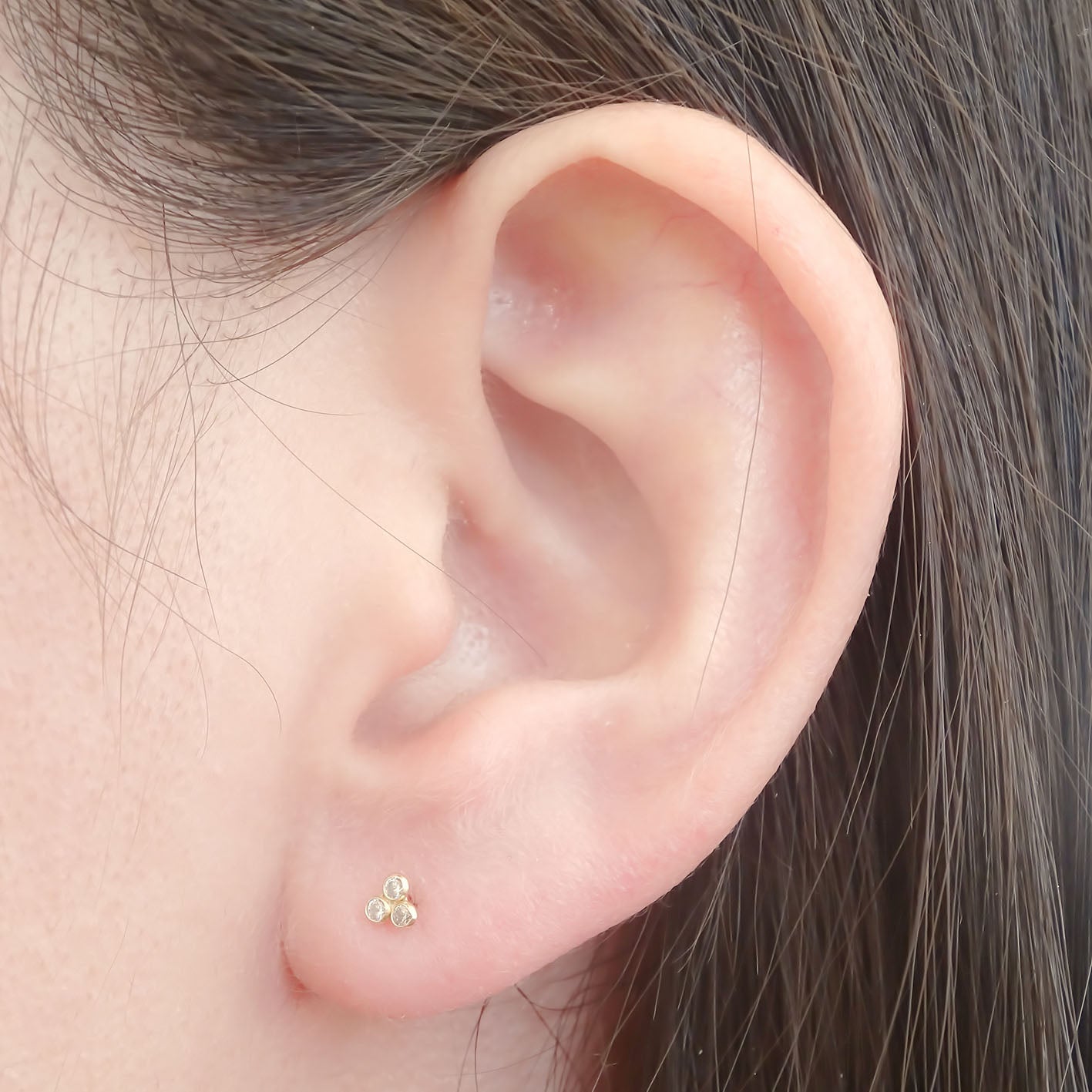 Amor Eterno - Broqueles Mini Trébol / Aretes / Oro 10k / Transparente