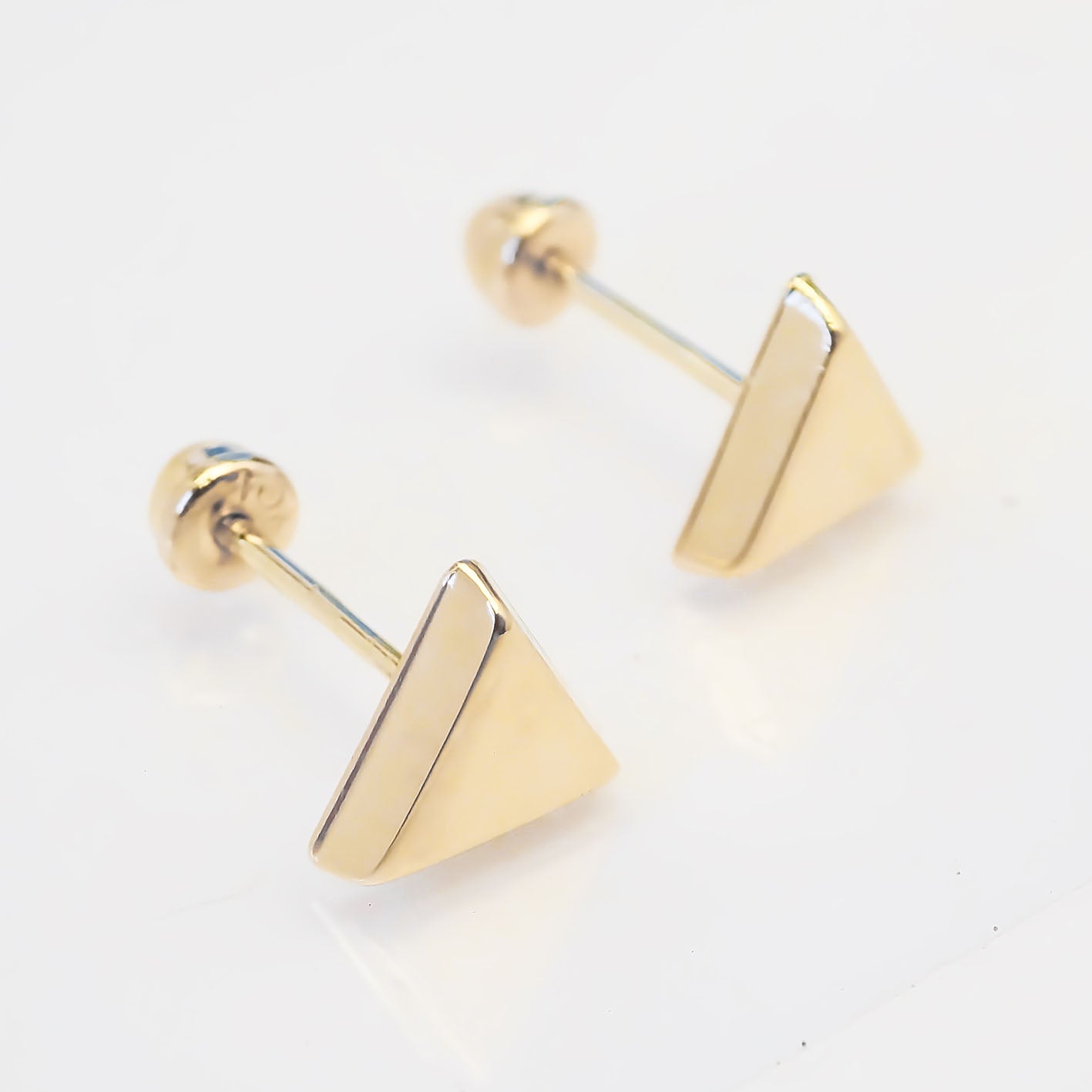 Amor Eterno - Broqueles Triángulo / Aretes / Oro Sólido 10k