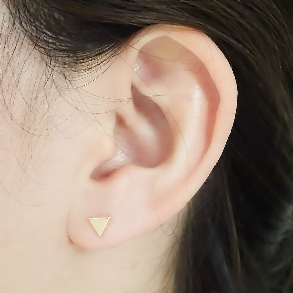 Amor Eterno - Broqueles Triángulo / Aretes / Oro Sólido 10k