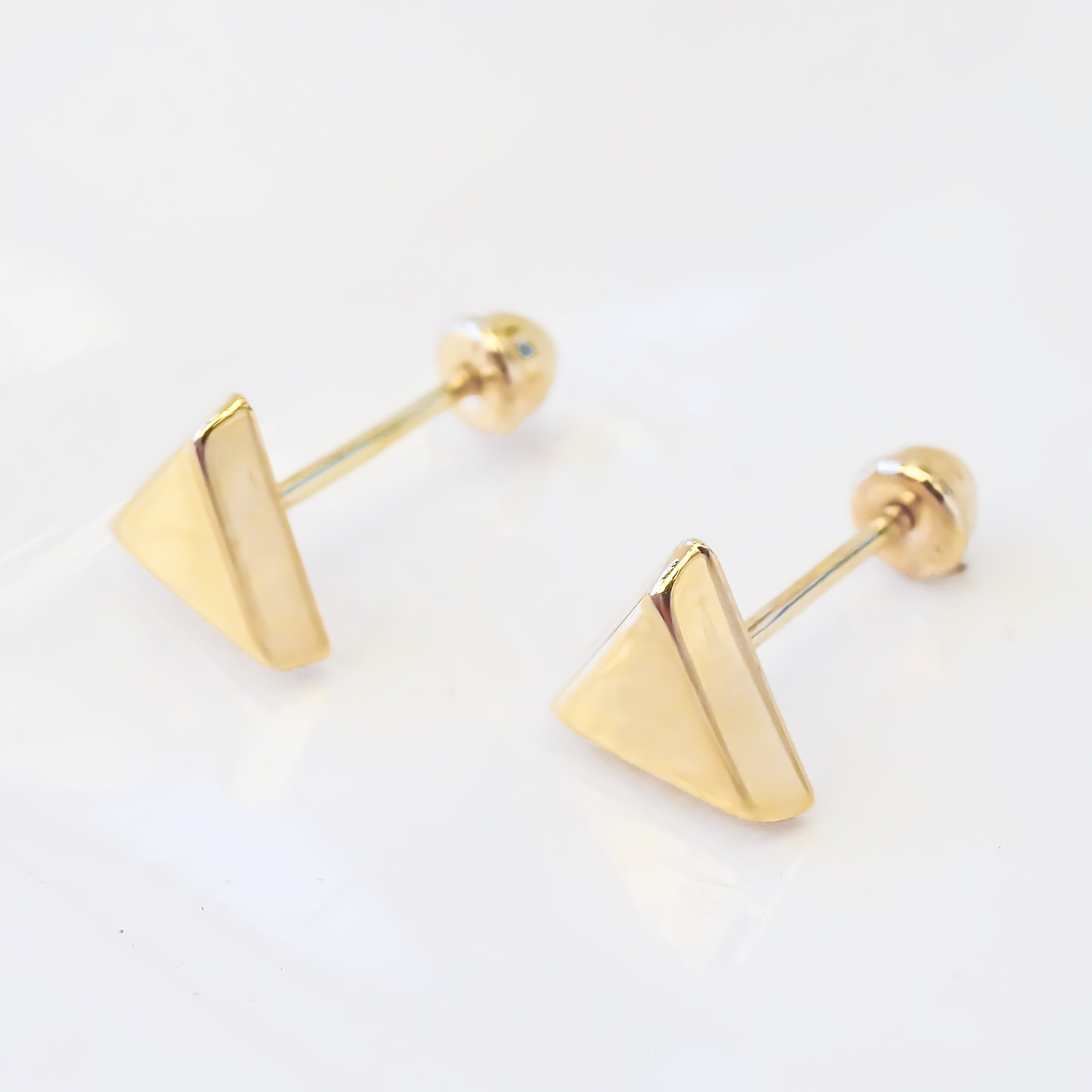 Amor Eterno - Broqueles Triángulo / Aretes / Oro Sólido 10k