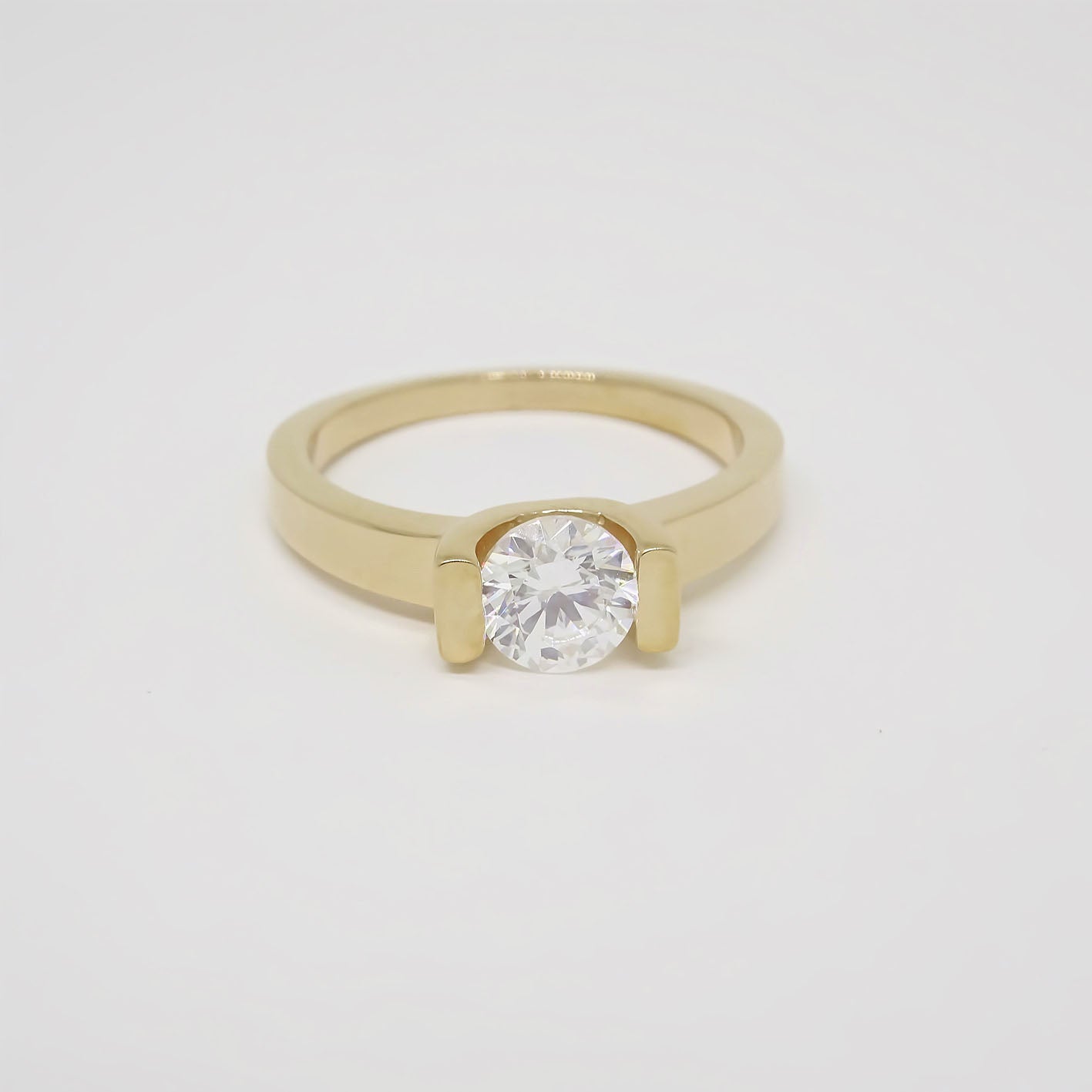 Amor Eterno - Anillo Solitario / Uxy/ Oro 10k Sólido / Amarillo
