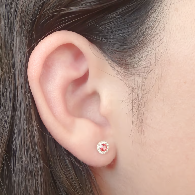 Amor Eterno - Broqueles Círculo Rojo Mini / Aretes Oro 10k