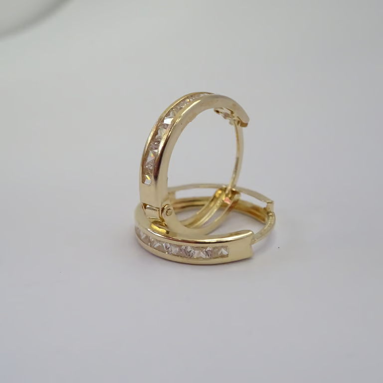 Amor Eterno - Arracadas / Aretes / Huggies Dahlia* Oro 10k