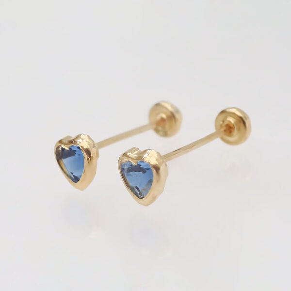 Amor Eterno - Broquel Corazón Bisel Mini Bebé Aretes Oro 10k - Azul - Imagen 7