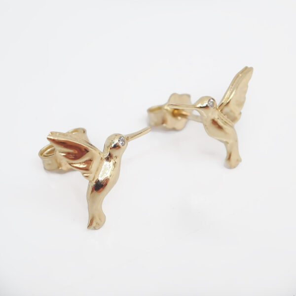 Amor Eterno - Aretes Colibrí Broche Mariposa / Oro 10k - Imagen 4