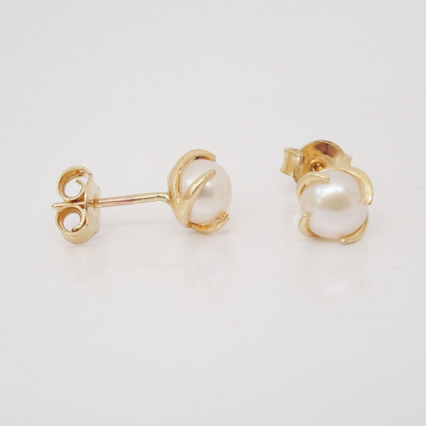 Amor Eterno - Perla Espiral Ch Aretes Con Mariposa Oro 10k - Imagen 6