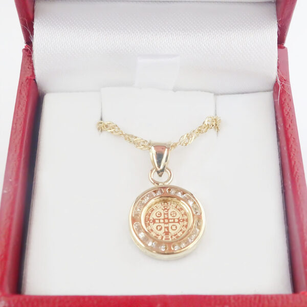 Amor Eterno - Dije Medalla San Benito 2 Lados Oro 10k + Cadena de Regalo - Imagen 3