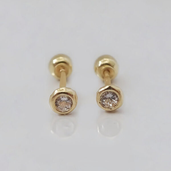 Amor Eterno - Broqueles Bisel Mini Bebé 2mm / Aretes Oro 10k - Imagen 4