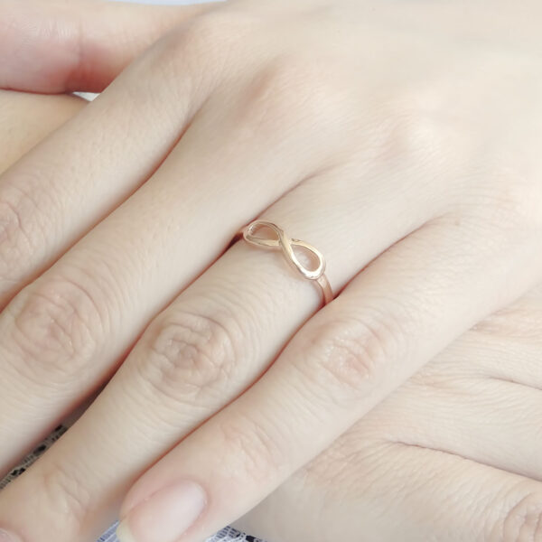 Amor Eterno - Anillo Infinito Chico / Oro 10k Sólido - Imagen 7